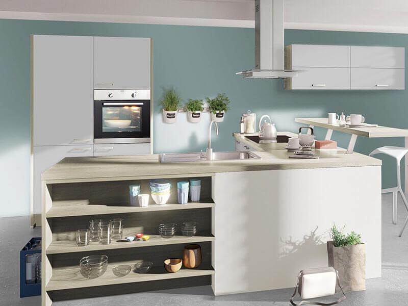 moderne Küche mit Elektrogeräte hell grau bei Wohn Schick﻿