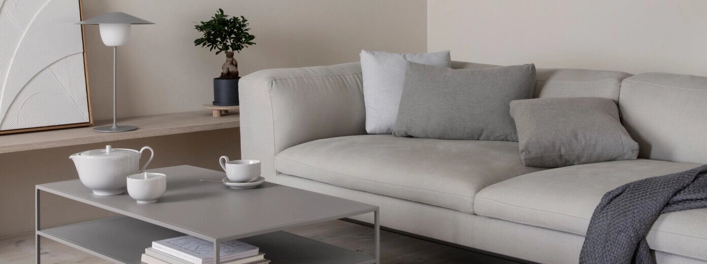 Blomus Schlaf Sofa online bei Wohnschick. Farbe Grau perfekt für das Wohnzimmer 