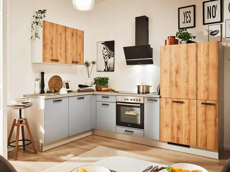 Küchenzeile L-Form grau Holz-Optik mit Tisch bei Wohn Schick﻿